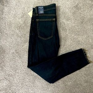 These new with tags lucky jeans are the best!